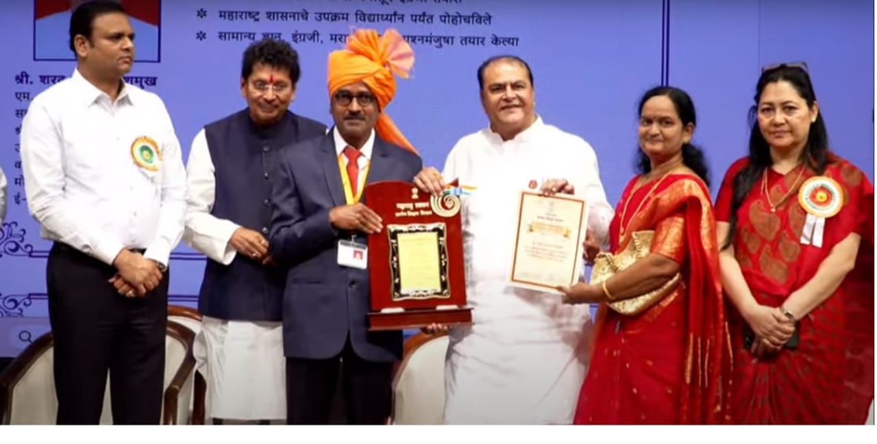 Maharashtra CM Eknath Shinde gives teacher awards to Sharad Dattrao Deshmukh on Teachers Day Krantijyoti Savitrimai Phule Maharashtra State Teacher Award 2023-2024